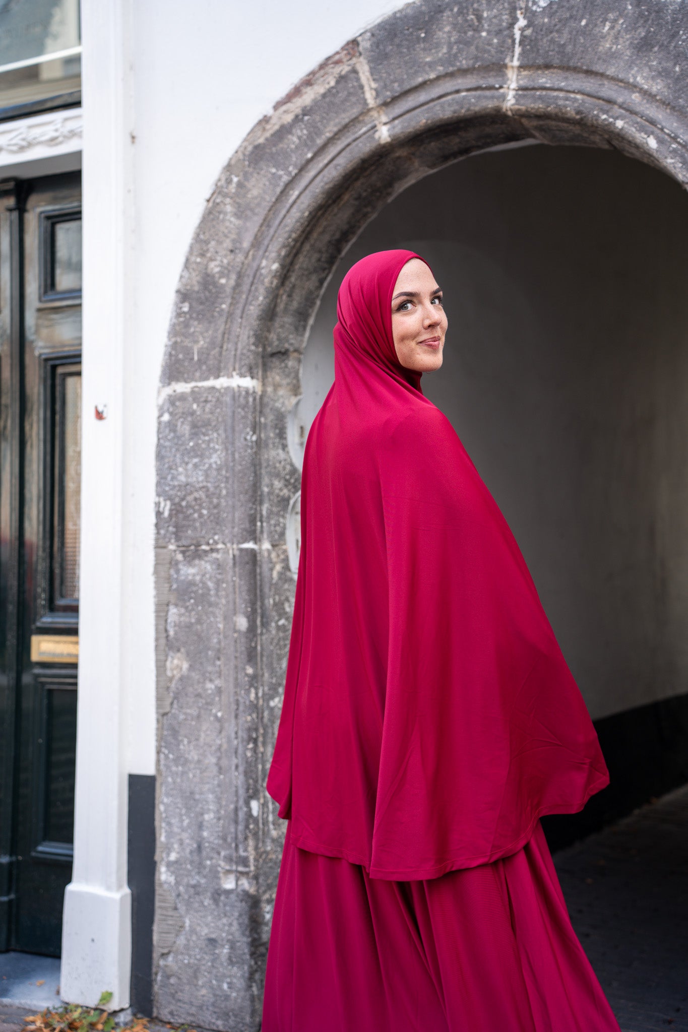 Khimaar cherry red